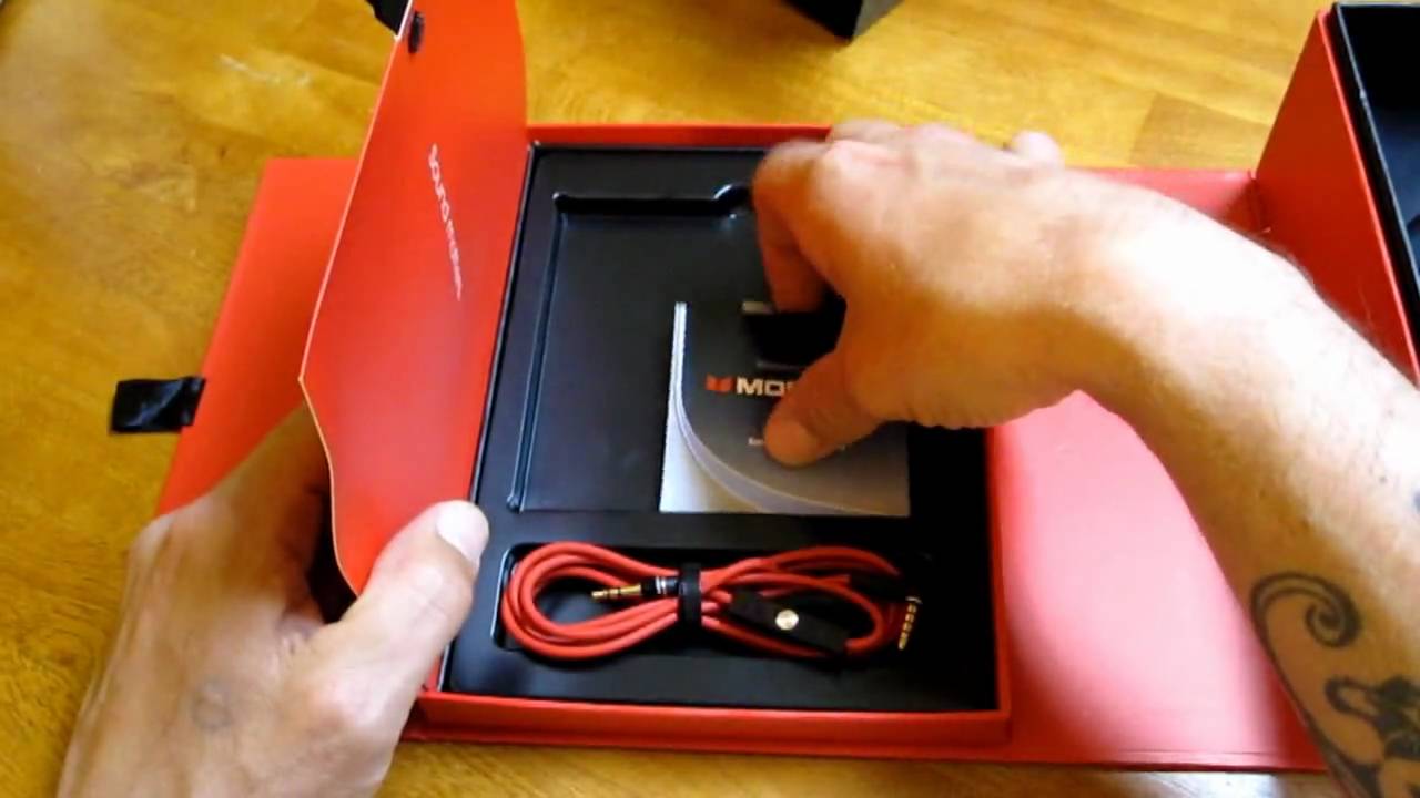 Unboxing the Monster Beats by Dr. Dre Solo HD on ear Headphones