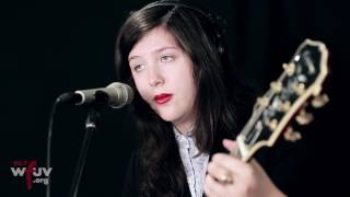 Vignette de la vidéo "Lucy Dacus - "Dream State/Familiar Place" (Live at WFUV)"