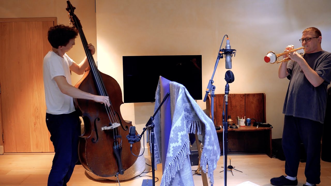 Ver "Moon Beans" Album Trailer | James Davison & Misha Mullov-Abbado no YouTube Ver "Moon Beans" Album Trailer | James Davison & Misha Mullov-Abbado no YouTube