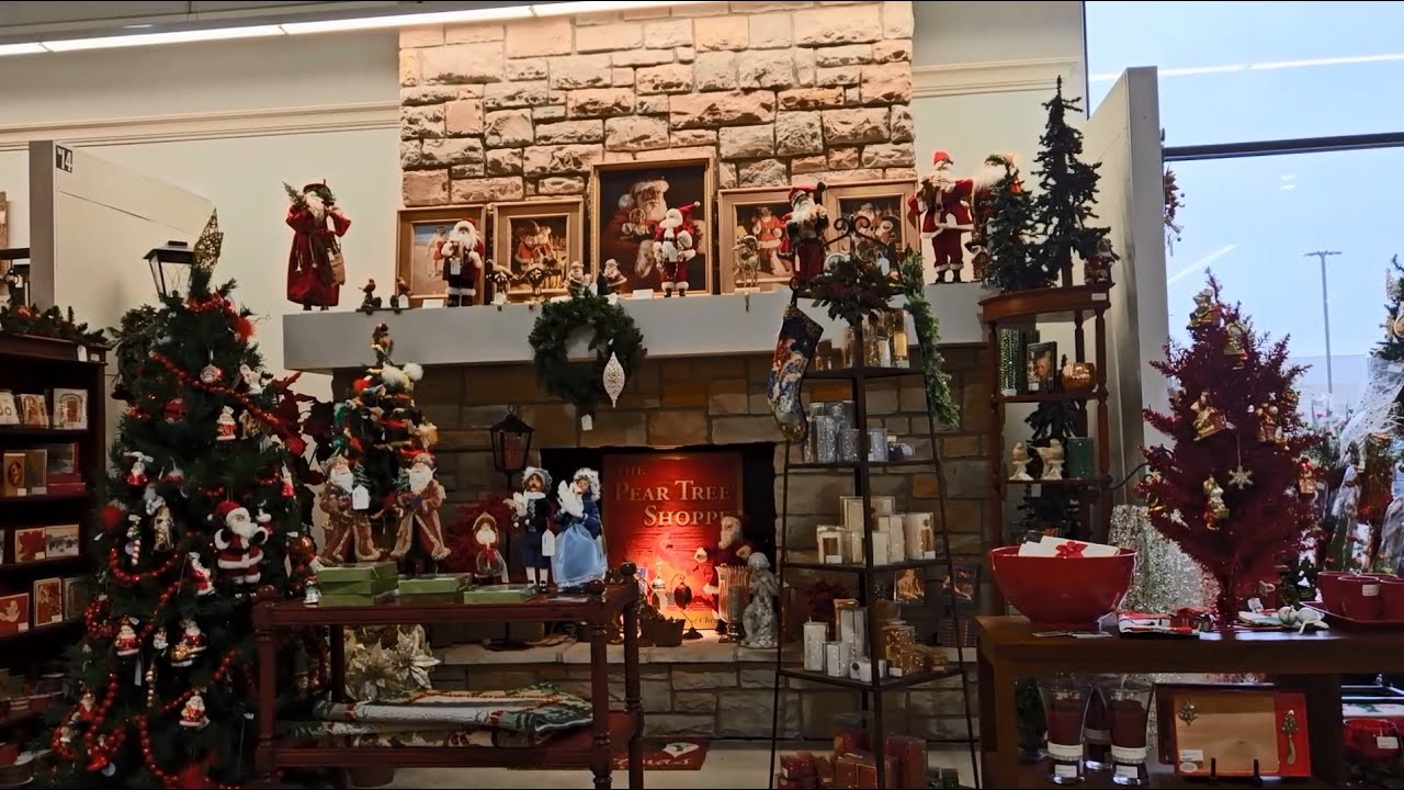 Holiday Stuff at America's Antique Mall, Algonquin