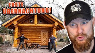 Das BLOCKHAUS steht! - Die erste Übernachtung in der Naturstammhütte | Fritz Meinecke reagiert