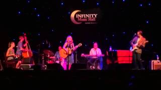 RICKIE LEE JONES LIVE 2015 HARTFORD, CT.  JIMMY CHOOS