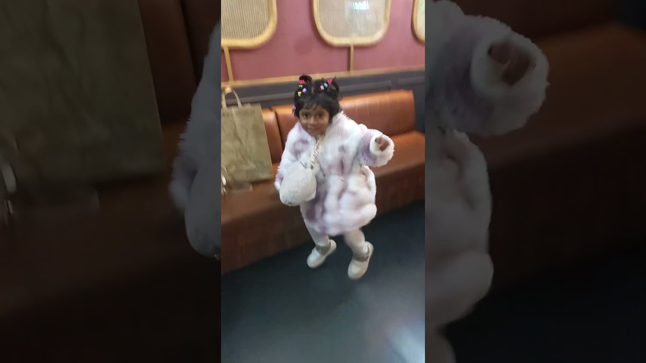 Шайна танцует 