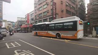 20240103@首都客運802路線電動公車EAL-3096往三峽方向富國路口站出站