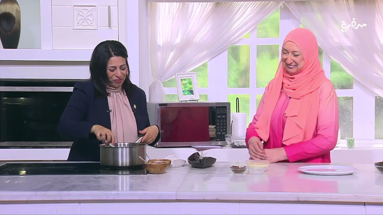 د. نورا حنا استشاري تدريب هتشارك نرمين هنو في تحضير حلوى البريجاديروس  | صالون هنو