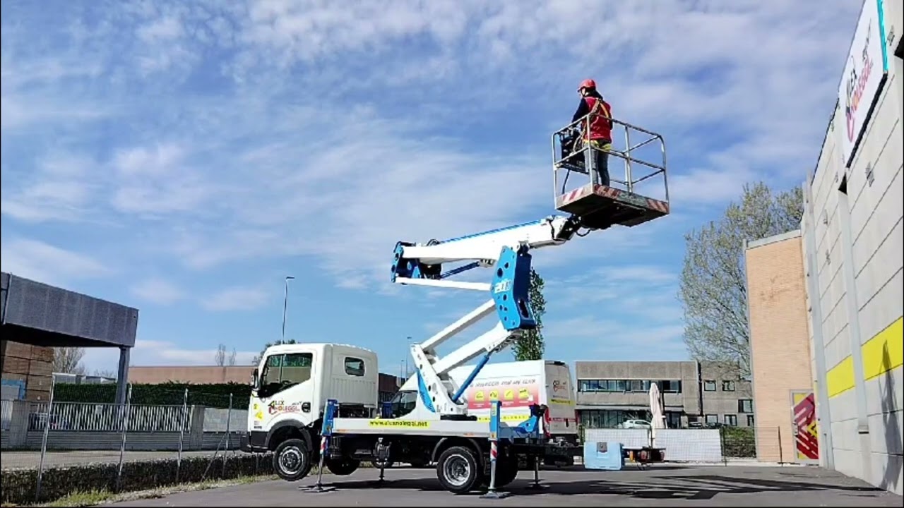 Piattaforma Aerea Socage 20D su Nissan