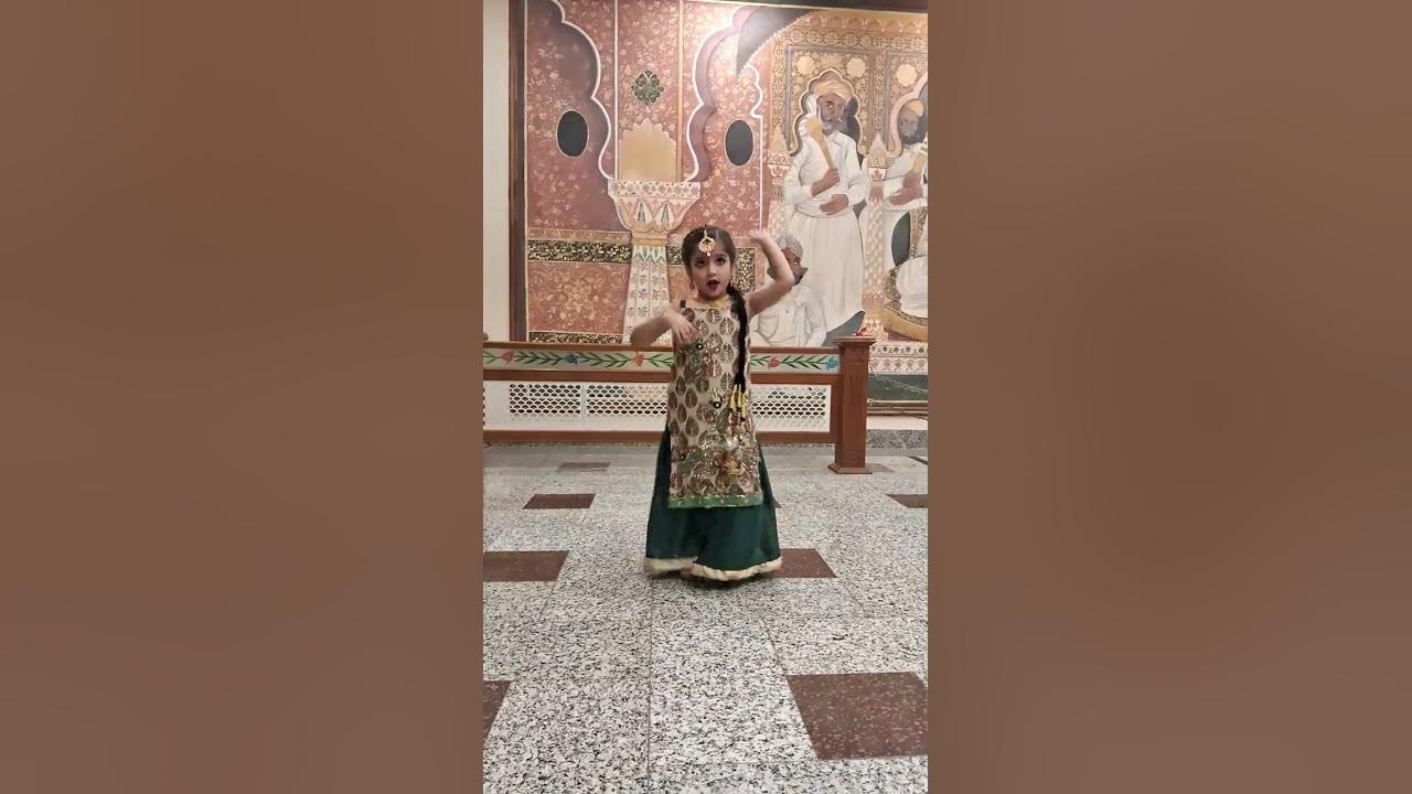Bhabhi Mari Gutt Kar de Kala Doriya 💃💃#youtubeshorts #trending #dance
