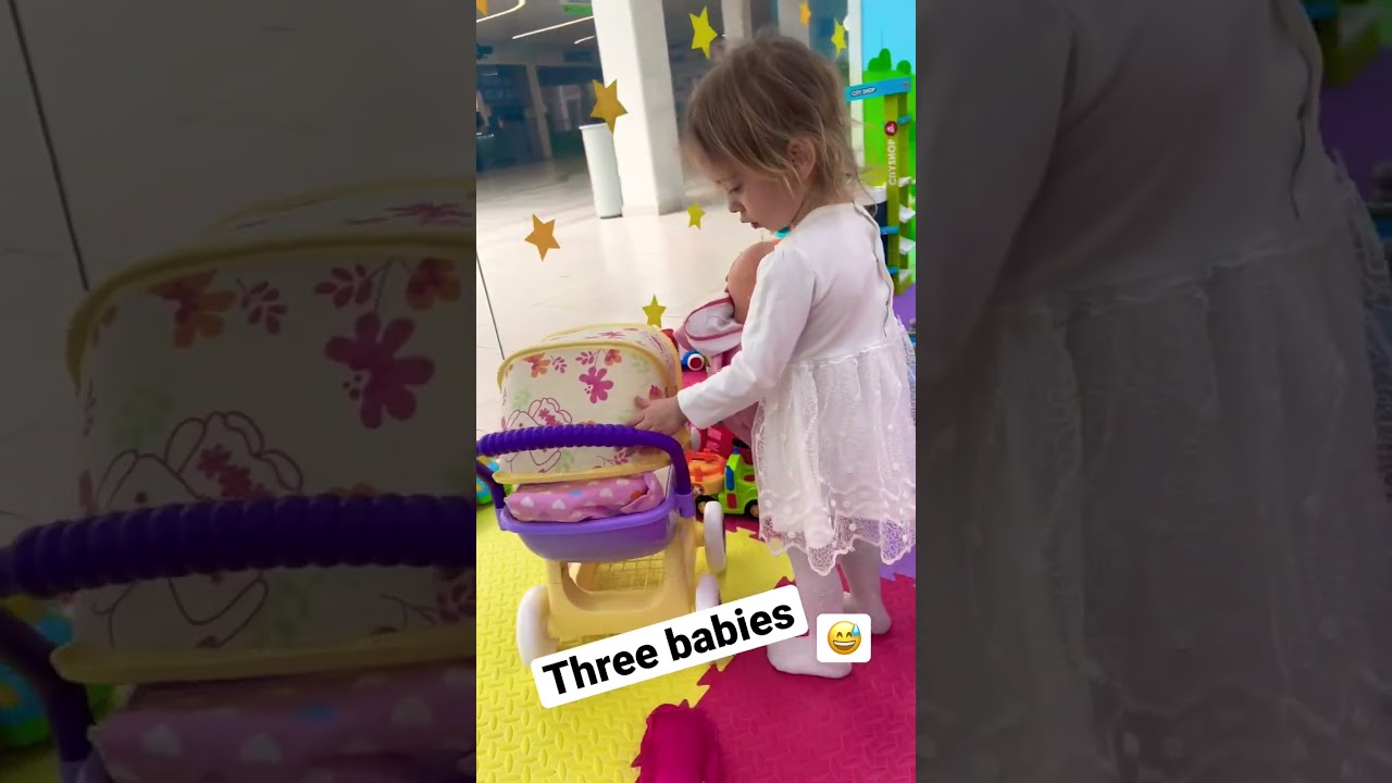 Twins girls 👧 found Toots😅 