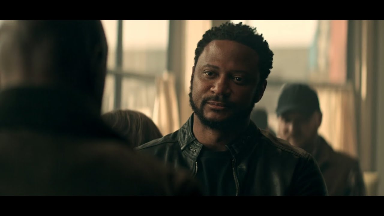 John Diggle le cuenta a John Irons sobre Bruno Mannheim e Intergang | Superman y Lois 2x15-Latino