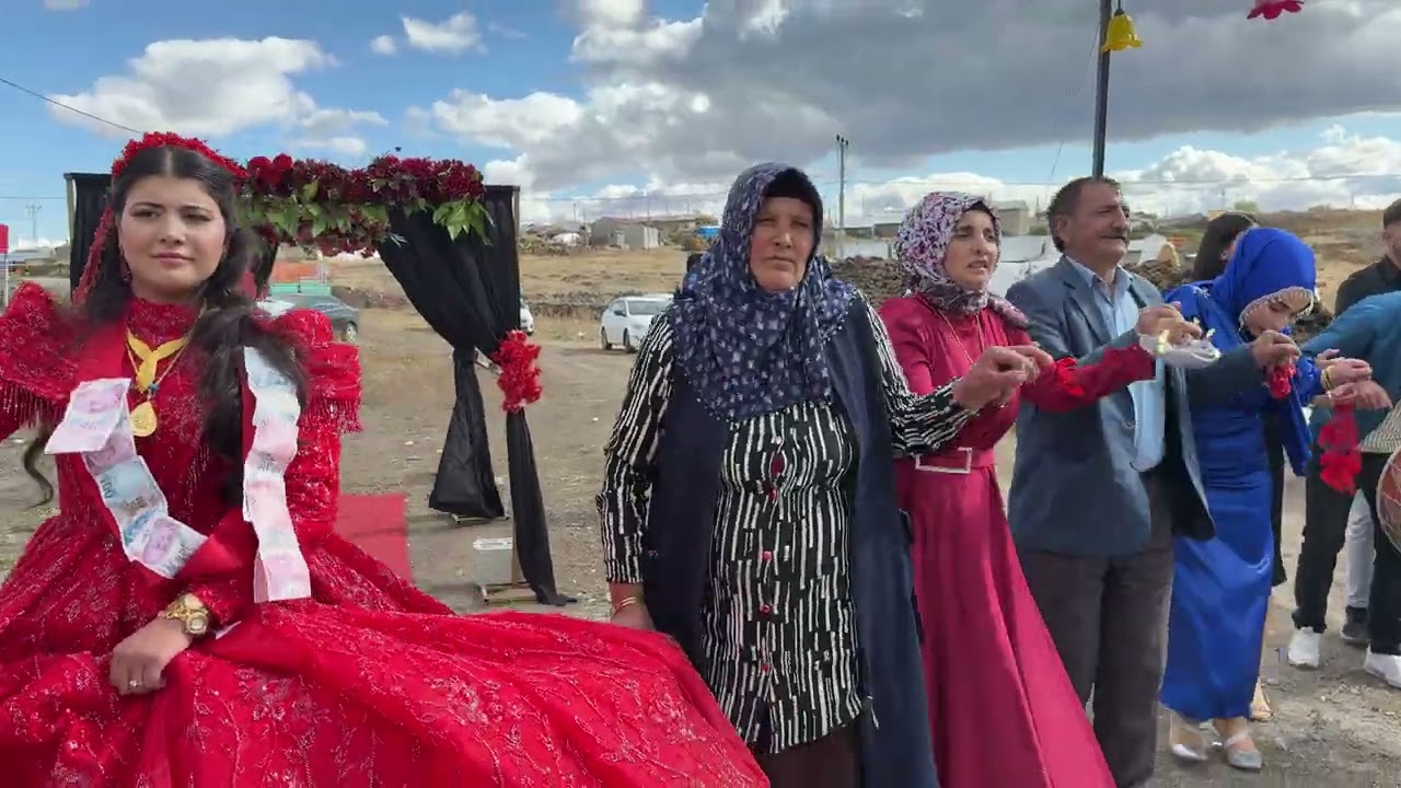 Kars Halefoğlu köyü “Ölmez & Beyhanlı” ailesinin görkemli kına gecesi (Emre- Tayfun) Grup Zilan 