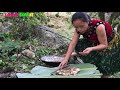 Survival Skills : Primitive life - Forest people meet girl cooking fish in wild forest