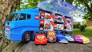 Look for the Cars box with the same picture and put in a minicar. Minicar hide and seek