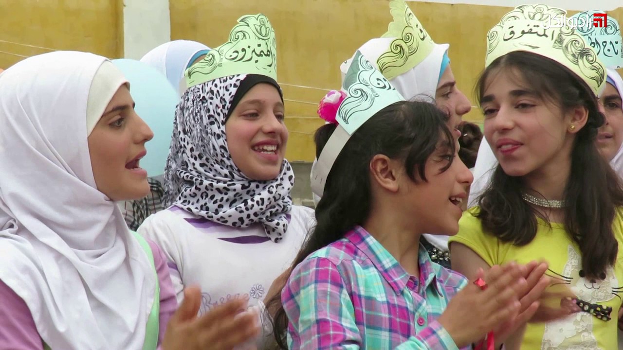 إقامة حفل نهاية العام الدراسي لتكريم الطلاب في مدرسة 