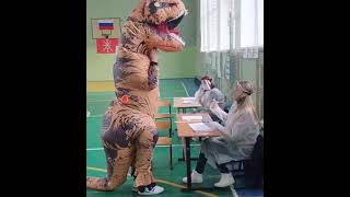 Динозавр Проголосовал На Выборах В Туле