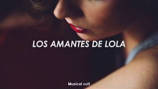 Video thumbnail of "Los Amantes de Lola - Beber de Tu Sangre (Letra)"