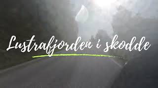 Lustrafjorden i skodde