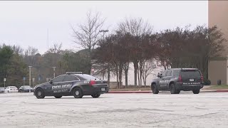 Teen shot at Stonecrest Mall