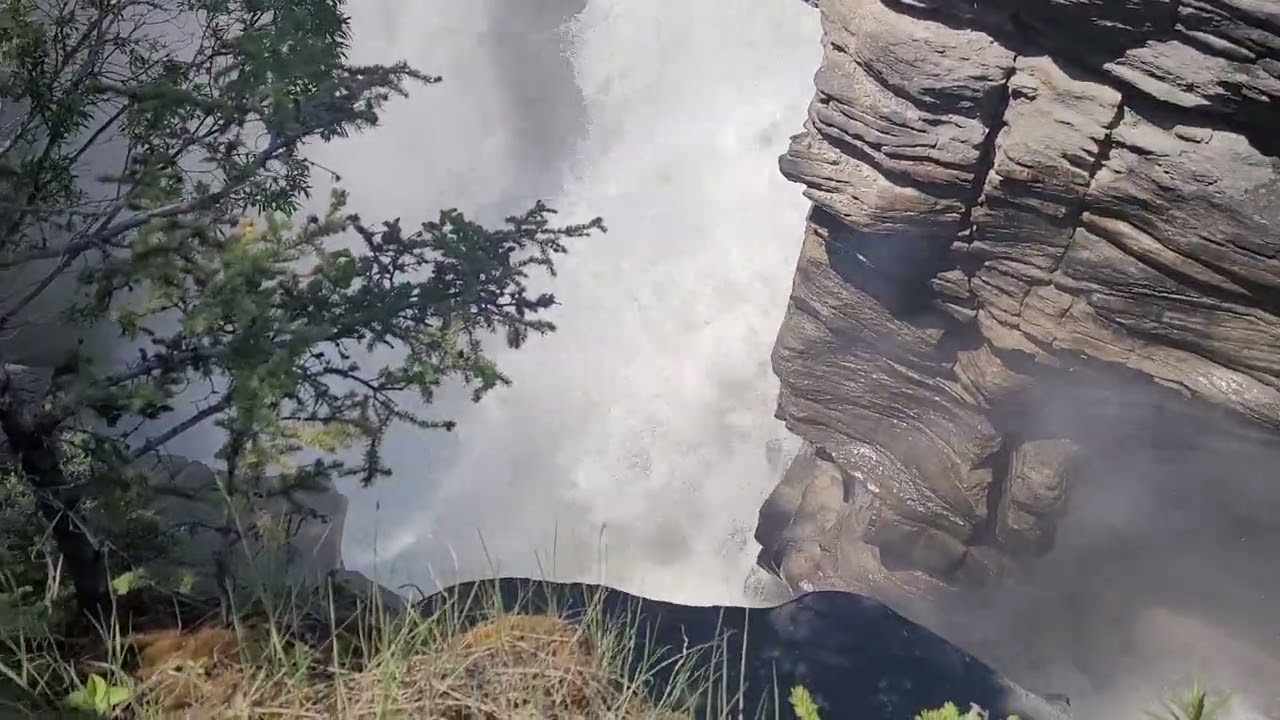 Радуга на водопаде. Rainbow at the waterfall.
