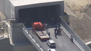 新名神建設現場で鉄板落下 作業員１人けが、大阪