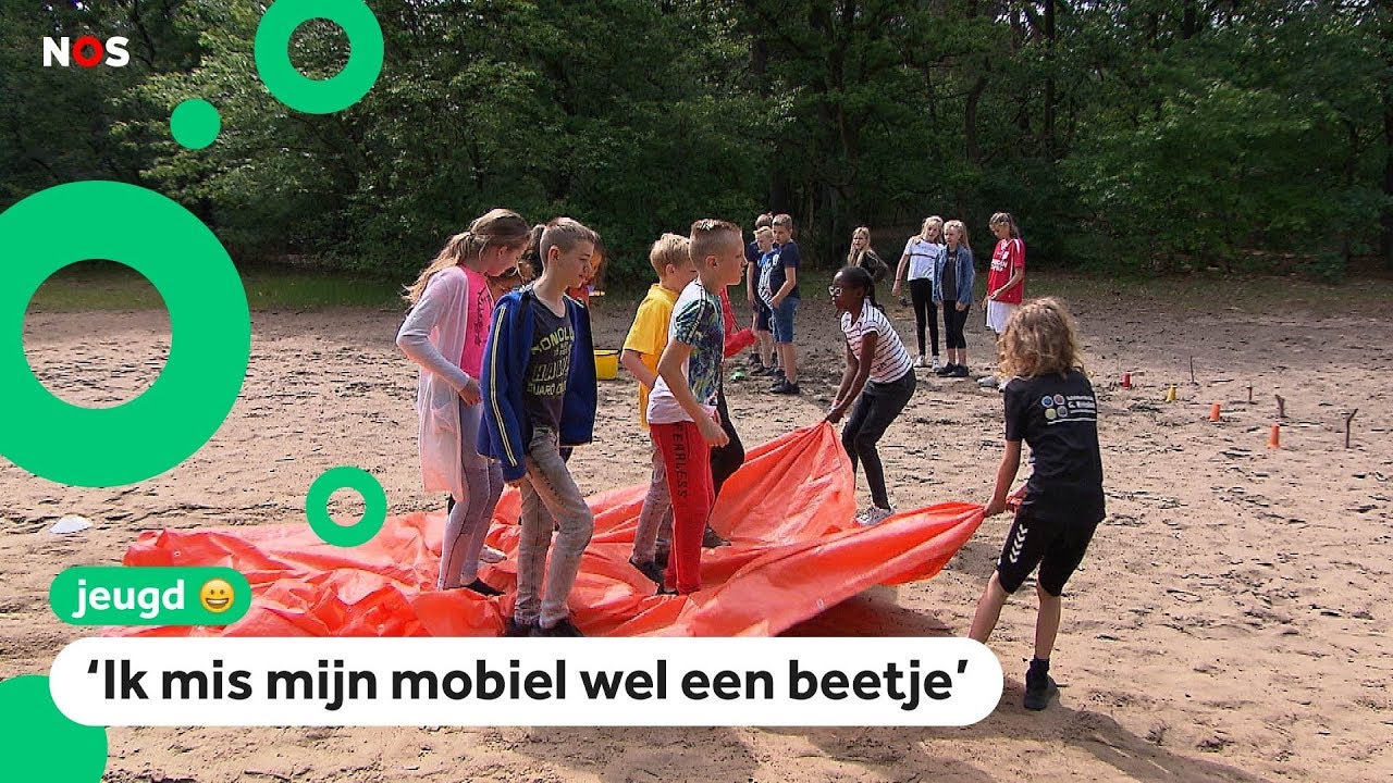 Mobieltjes verboden op veel schoolkampen
