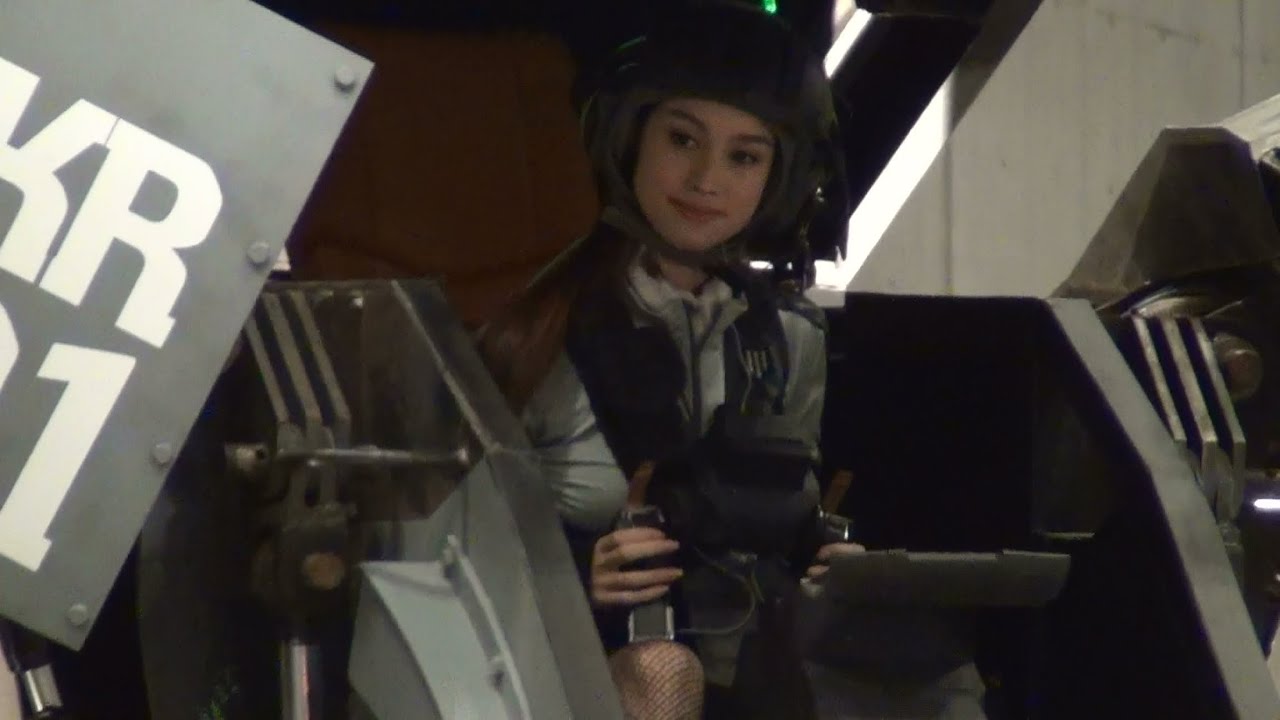 搭乗可能な巨大ロボ クラタス 美人パイロット搭乗 Robot Can Be Ride Youtube