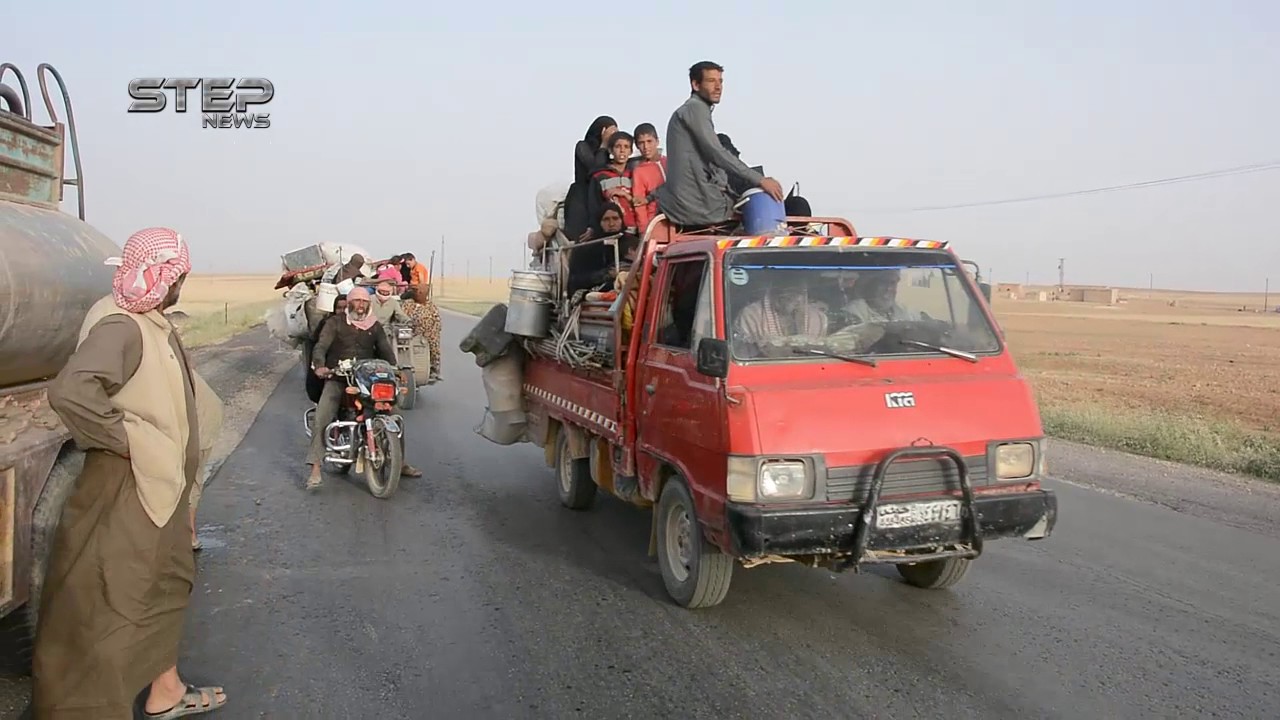 شاهد نزوح المئات من أهالي مدينة الرقة إلى مناطق سيطرة قوات سوريا الديمقراطية