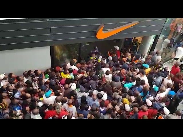 Black Friday in South Africa, stampede Nike store East Rand Mall - YouTube