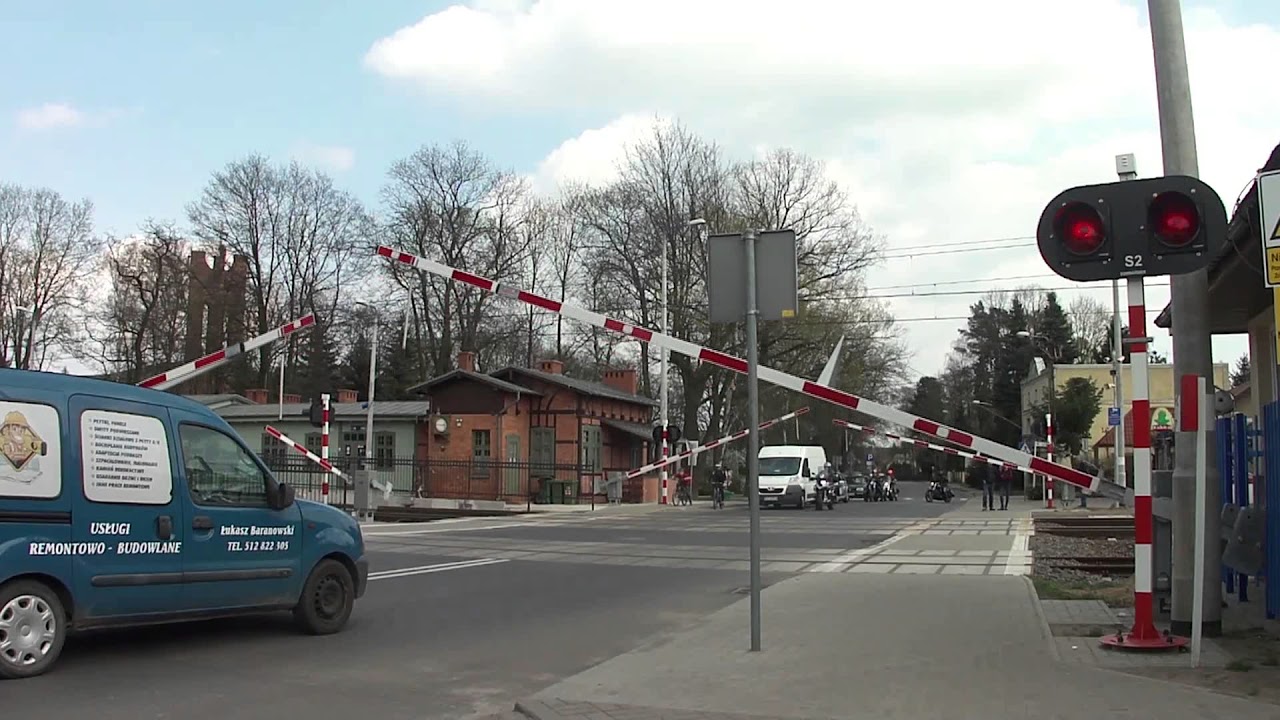 Przejazd kolejowy Puszczykowo ul. Dworcowa- 3 pociągi (RP1)