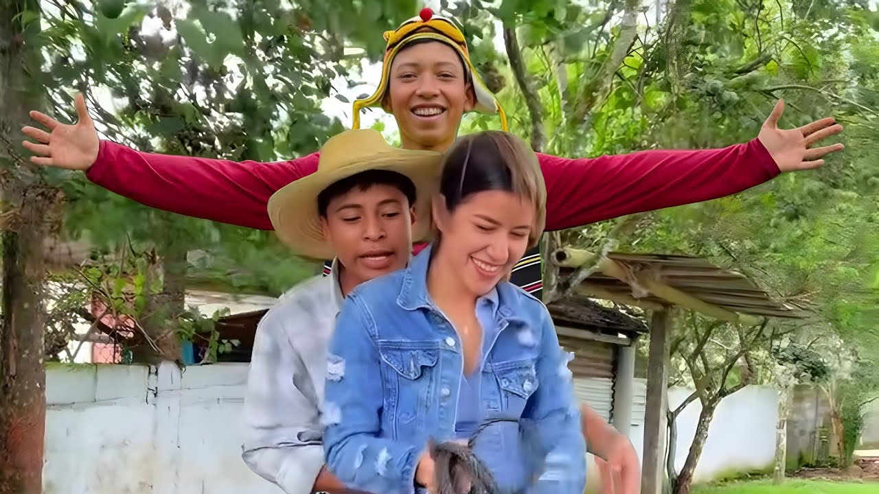 Saskia Aprende a Montar un Burro y un Compa Bien Chavón - Momentos Graciosos del Campo || El Kampito