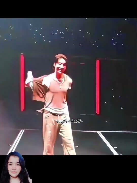 💪J-HOPE removed his Jacket in his TOUR 🤯❤️‍🔥 #jhope #btsjhope #bts #jhopebts #jhopeconcert #shorts