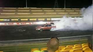 STELLA HOLDEN VN V6 COMMODORE WAGON BURNOUT AT WSID 21.3.2012.AVI
