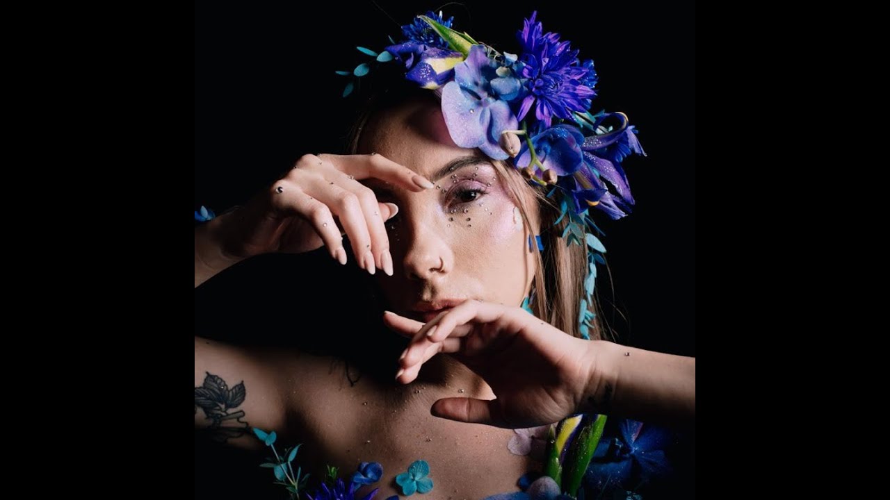 Lucia Tacchetti (Argentine singer) and Samantha Barrón (Mexican singer)