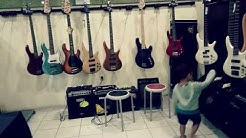 di Toko Musik Jogja, Test Drive Musical Instrument  - Durasi: 1:30. 