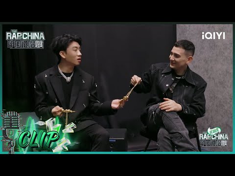 艾热杨和苏候场花式玩链子 功夫胖freestyle尽显实力   花絮 | 中国说唱巅峰对决 | iQIYI精选
