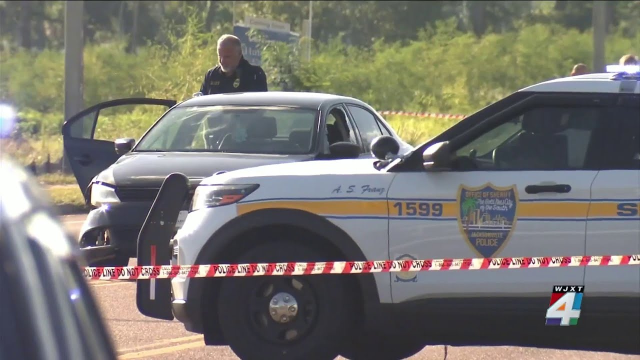 Car chase leads to shootout - YouTube
