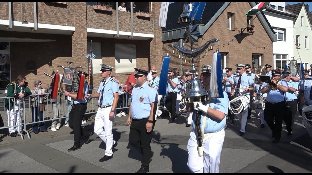 Grevenbroich-Gustorf. Aufmarsch zur Regimentsabnahme. Schützenfest 2025