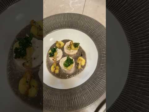 Куриные рулетики на пару, с ньокками и грибным соусом.