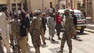 Bomb blast kills dozens in Pakistan hospital