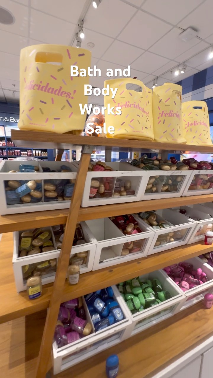 BATH & BODY WORKS SINGLE WICK CANDLES 2 for $20 #bathandbodyworks