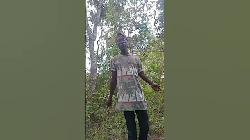ANAISHI MSITUNI KAZI YAKE KUCHIMBA DAWA ZA MITISHAMBA NA KUZIANDAA KISHA KUZIPELEKA KIJIJINI 
