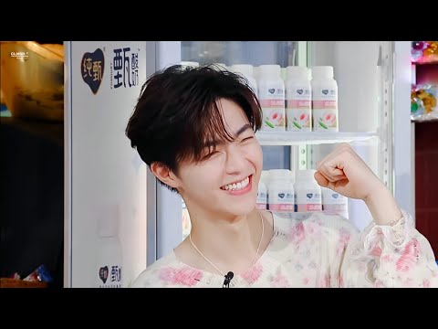 陈立农 Chen Linong - Hello Saturday 220917