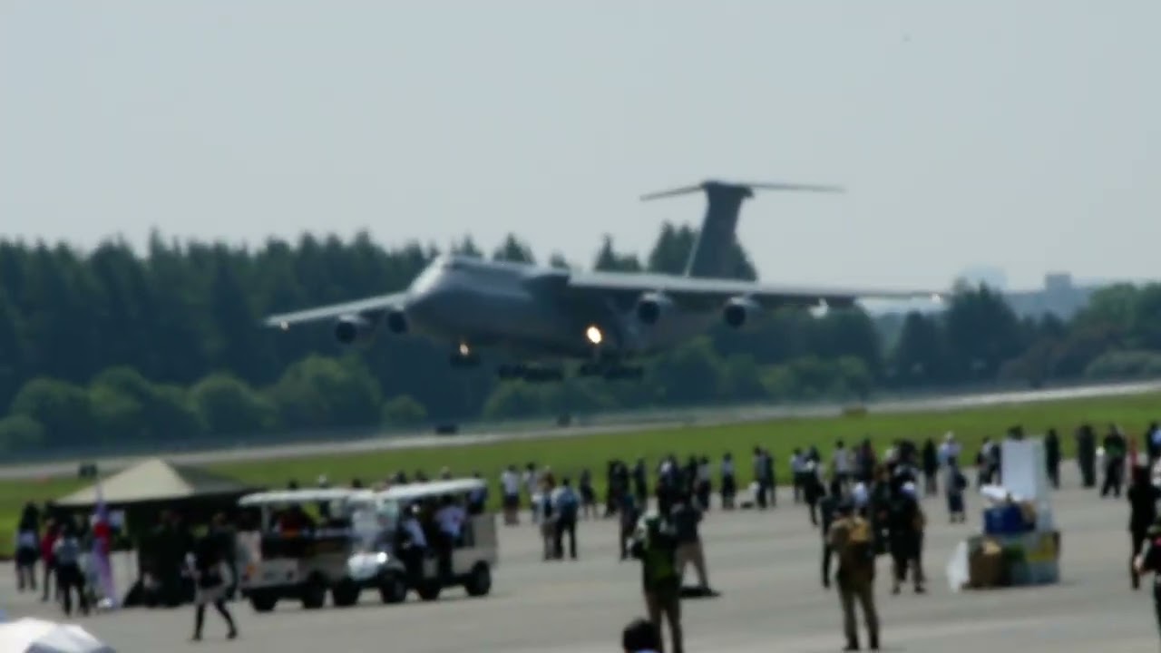 横田基地友好祭2026 C-5ギャラクシー着陸 - YouTube