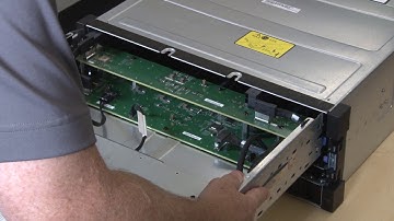 Lenovo ThinkSystem SR950 installing a storage board