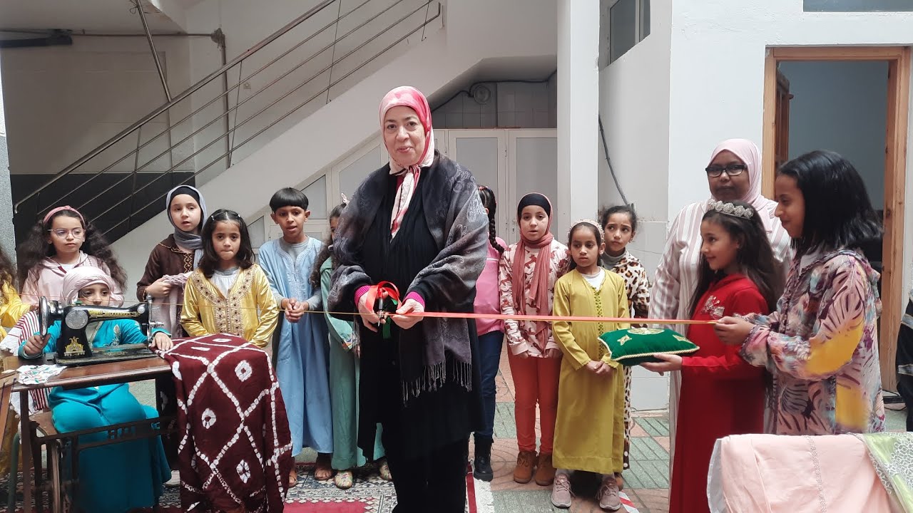 نظم أطر و تلاميذ المستوى  الثالث ابتدائي معرضا للصناعة التقليدية