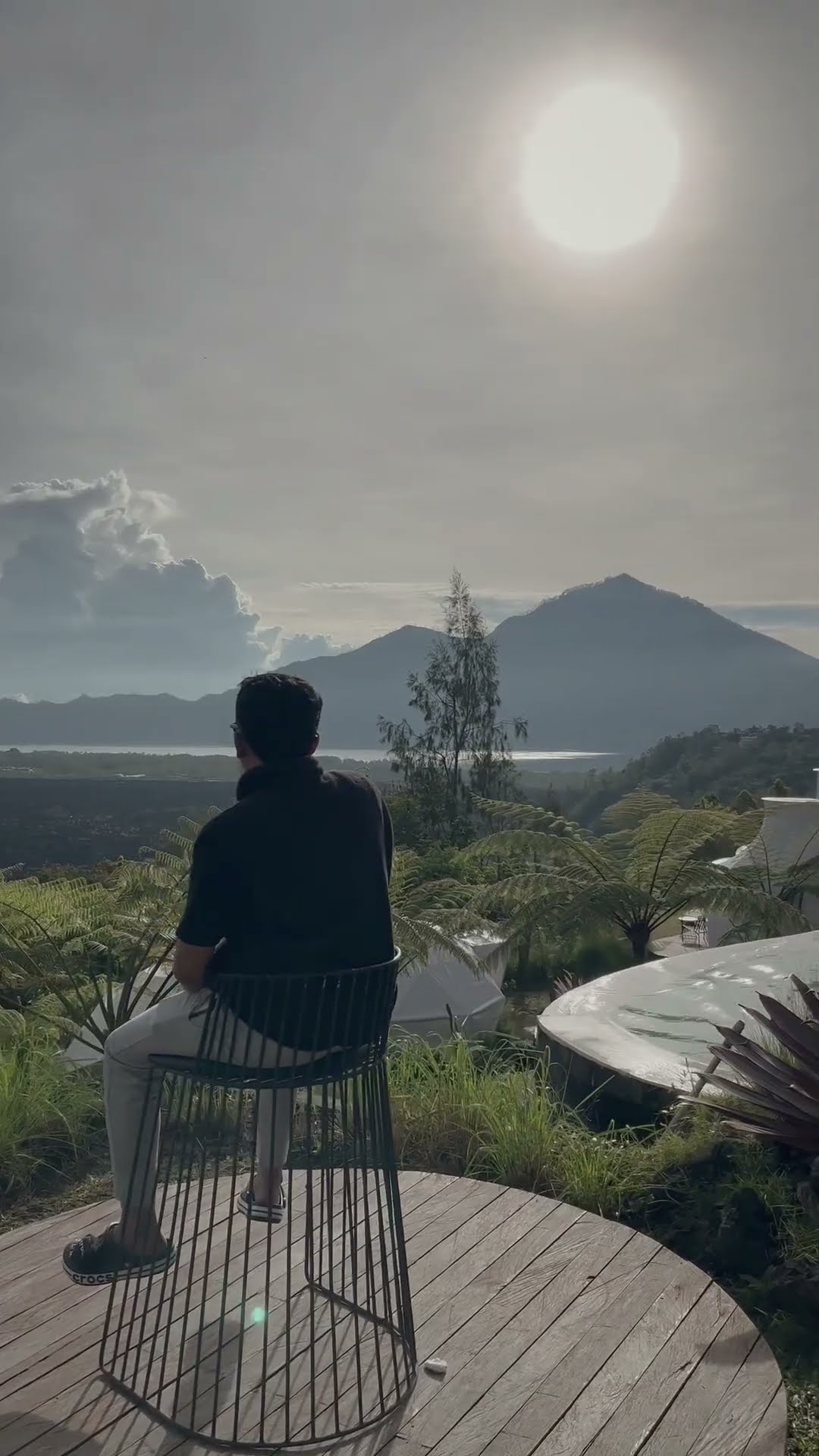 Liburan tuh waktunya lepas penat, nikmatin momen, dan chill tanpa beban. ☀️? #holiday #shorts