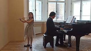 Соната Ж. Лойе (флейта)/ Jean-Baptiste Loeillet , Sonata (Flute) - Вероника Чижик , 6 лет