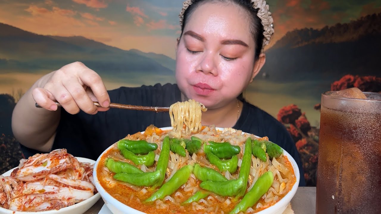 Pedas gurih mie gaga lada hitam kuah pedas plus kimchi cabe RAWIT MUKBANG 