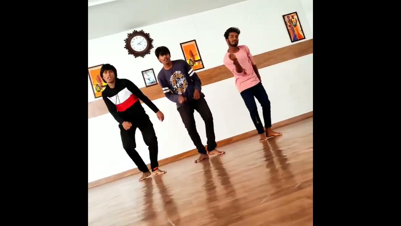 choopultho gucchi gucchi #raviteja #massdance ||idiot movie||Ravi teja||