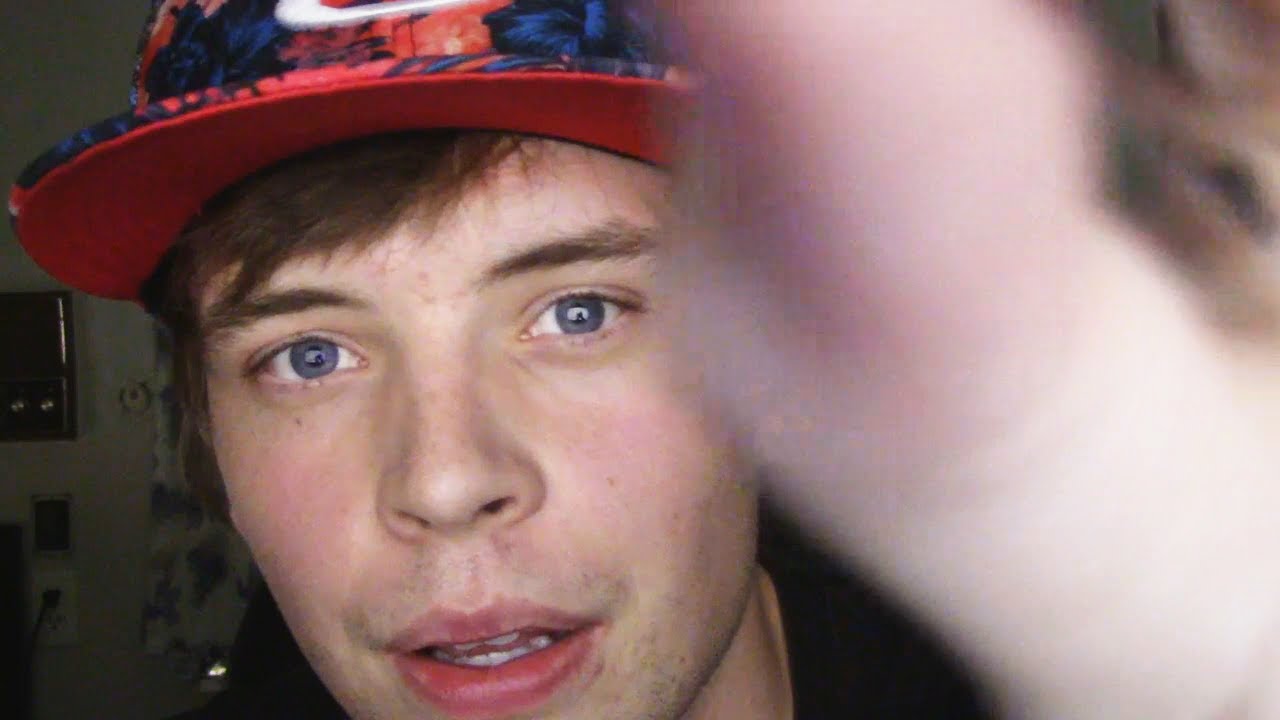 ASMR Tweezing Your Eyebrows (Roleplay, Personal Attention, Plucking)