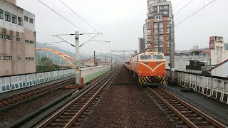 561次莒光號五堵車站南下通過